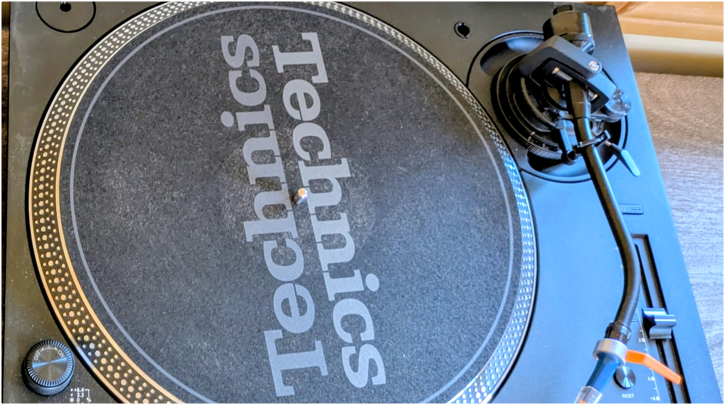 Technics turntable with stylus and platter